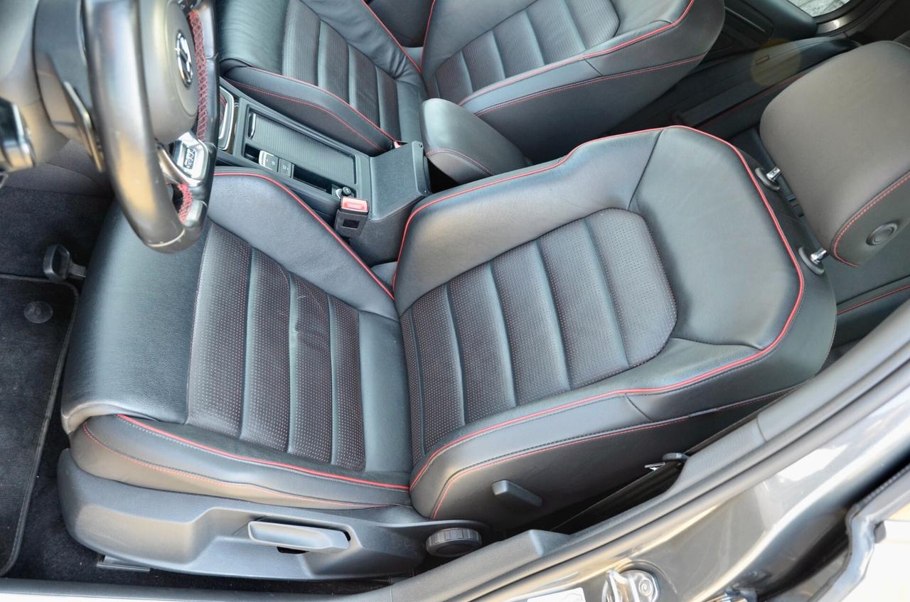 VOLKSWAGEN GOLF 7.5 GTI PERFORMANCE 2.0 TSI 245cv DSG, SERVICE CON FATTURE, TETTO, DCC, FULL PELLE, FARI FULL LED, 19", PERMUTE