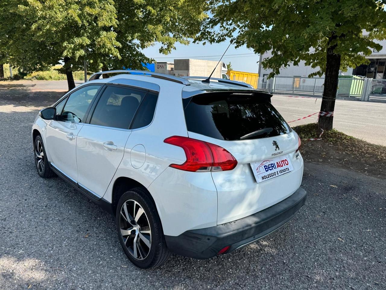 Peugeot 2008 cambio manuale
