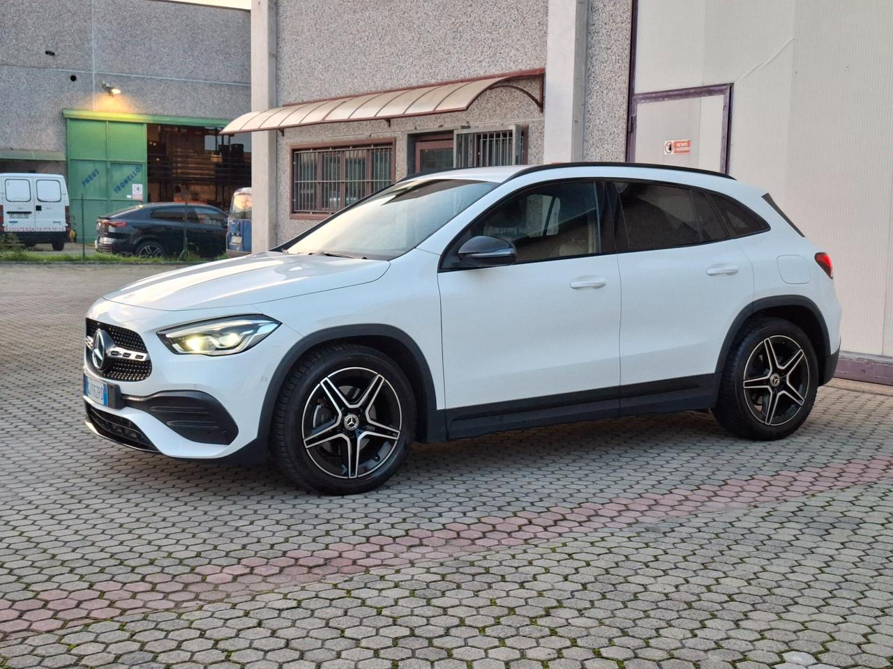 Mercedes GLA 180d Premium *TAGLIANDI MERCEDES*