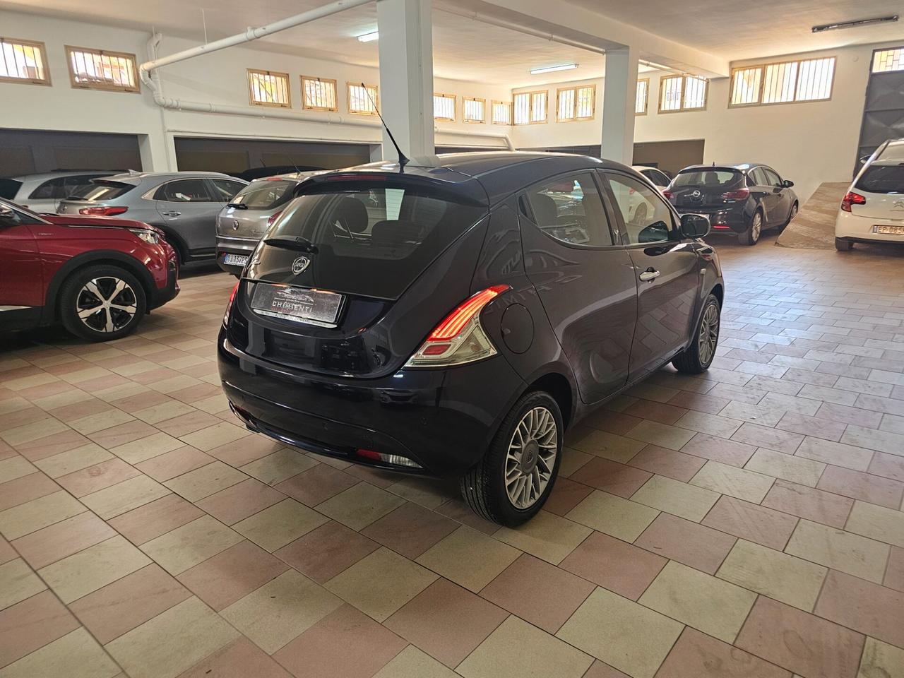 Lancia Ypsilon 1.2 69 CV 5 porte GPL Ecochic Gold