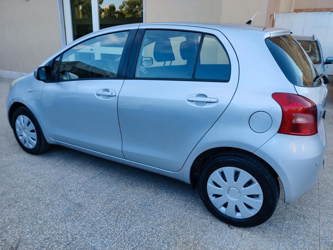 Toyota Yaris 1.0 benz 5 porte