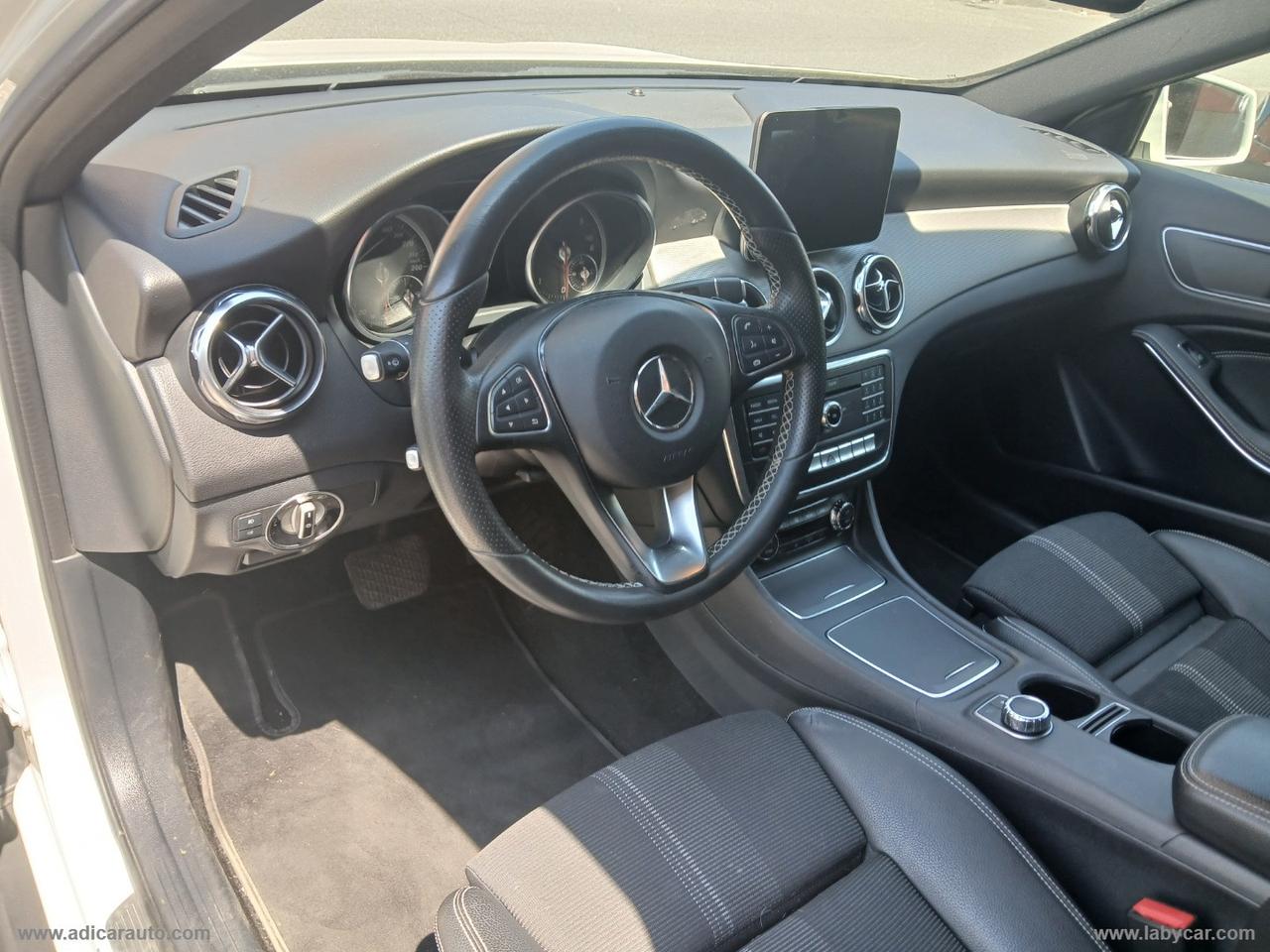 MERCEDES-BENZ GLA 200 d Automatic 4Matic Sport