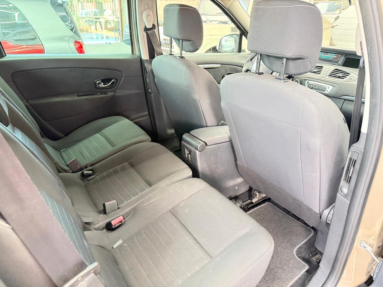 Renault Scenic MARCIANTE MA FRIZIONI DA ESEGUIRE