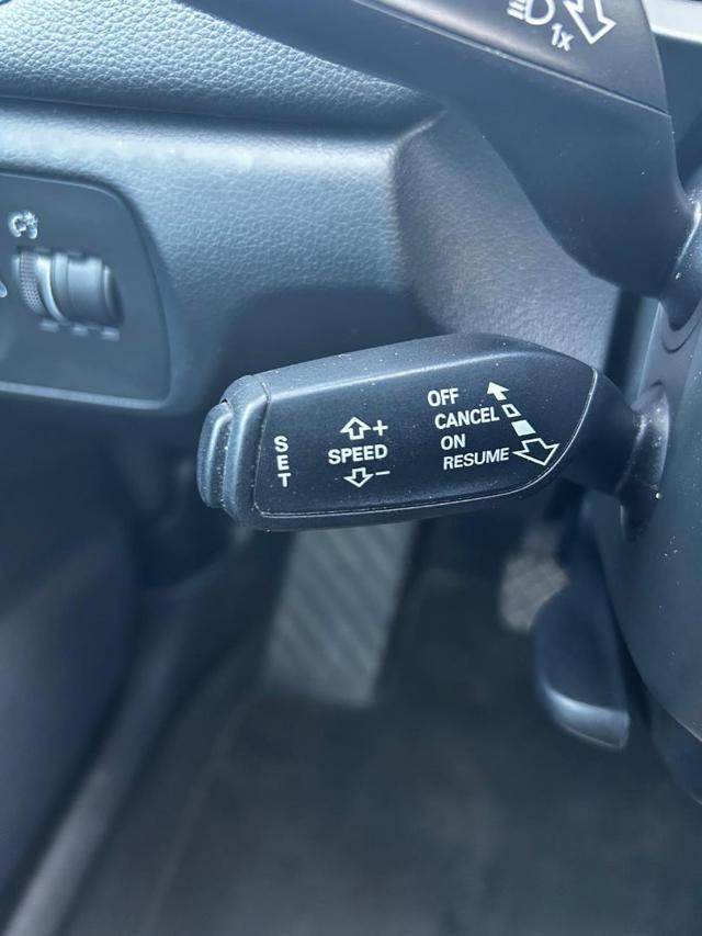 AUDI Q3 2.0 TDI 120 CV Business