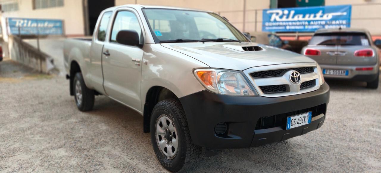 Toyota Hilux 2.5 D-4D 4WD Extra Cab PICK UP