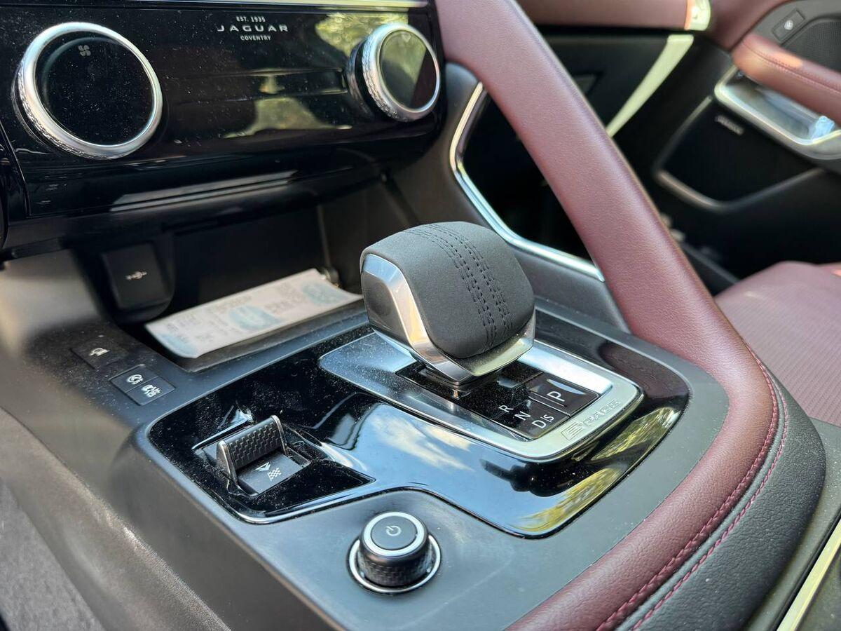 Jaguar E-Pace 2.0d i4 mhev R-Dynamic Black awd 163cv auto