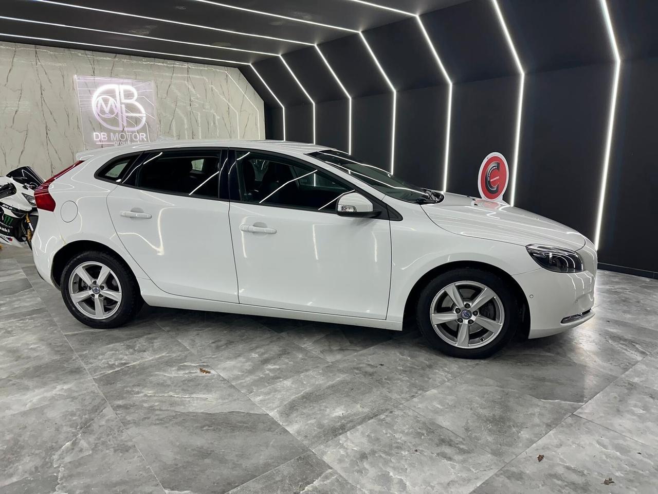 Volvo V40 V40 II 2012 1.6 d2 R-design Momentum