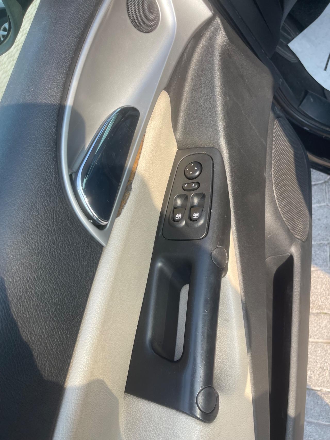 Lancia Ypsilon 1.4 Platino Ecochic GPL