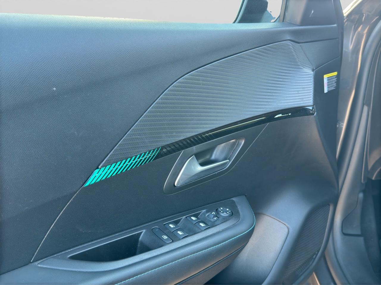 Peugeot 208 PureTech 100 ALLURE PACK-KEYLESS(CARPLAY