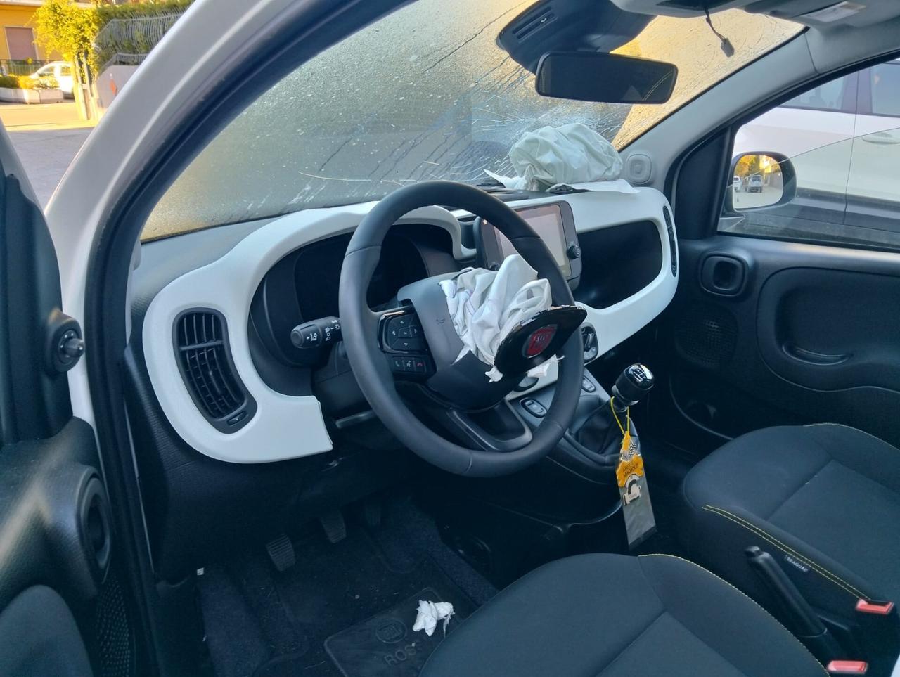 Fiat Pandina 1.0 Hybrid Cross 2025 SINISTRATA