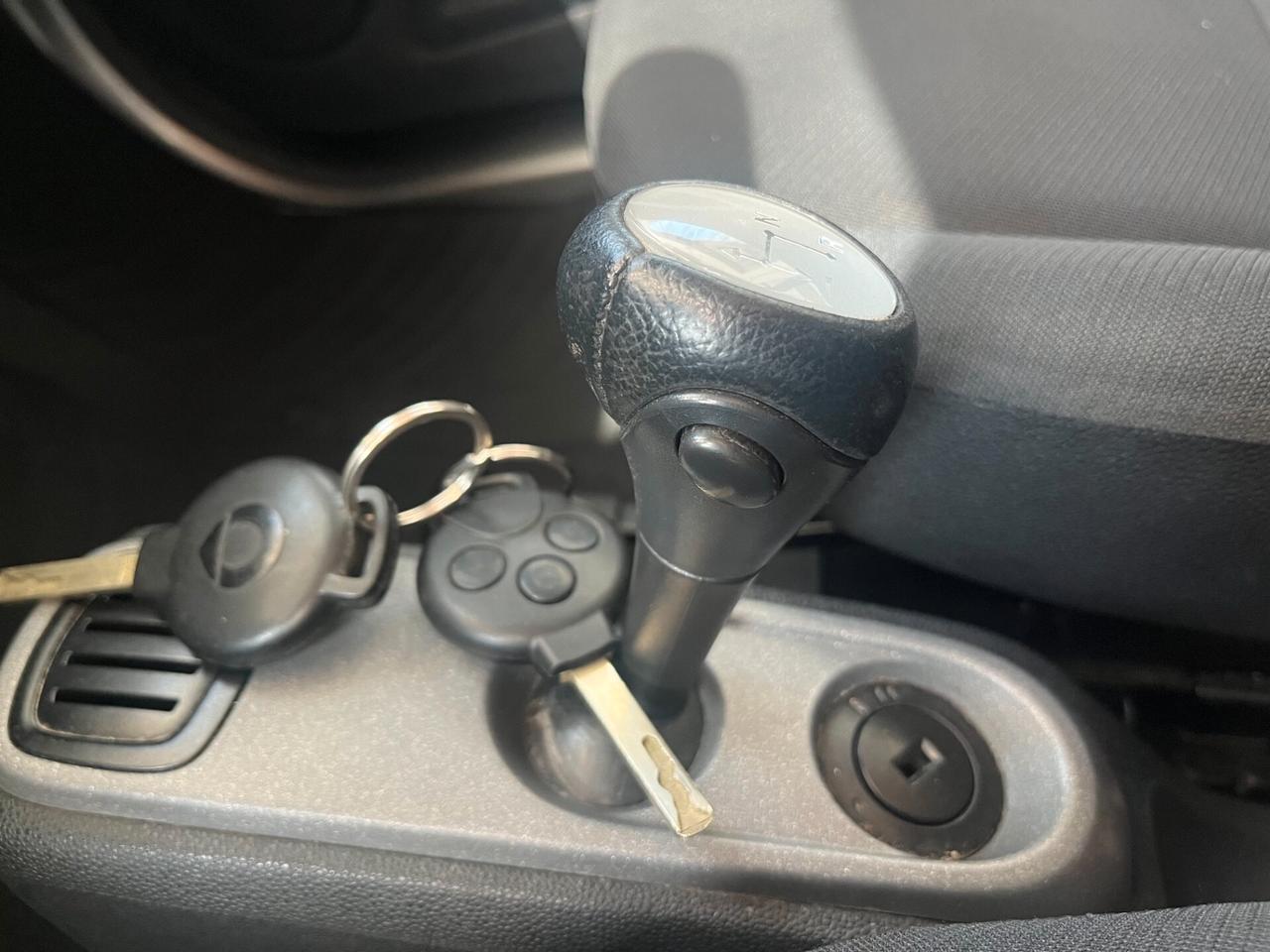 SMART PASSION FORTWO DIESEL 800 45CV TETTO PANORAMICO CAMBIO AUTOMATICO / SEQUENZIALE OK NEOPATENTATI