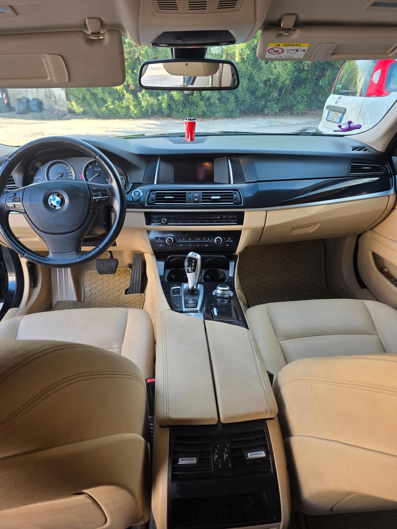 Bmw 520 M sport 2.0 disel 179000 km anno 2015 in perfetto stato tagliando appena eseguito bollo paga