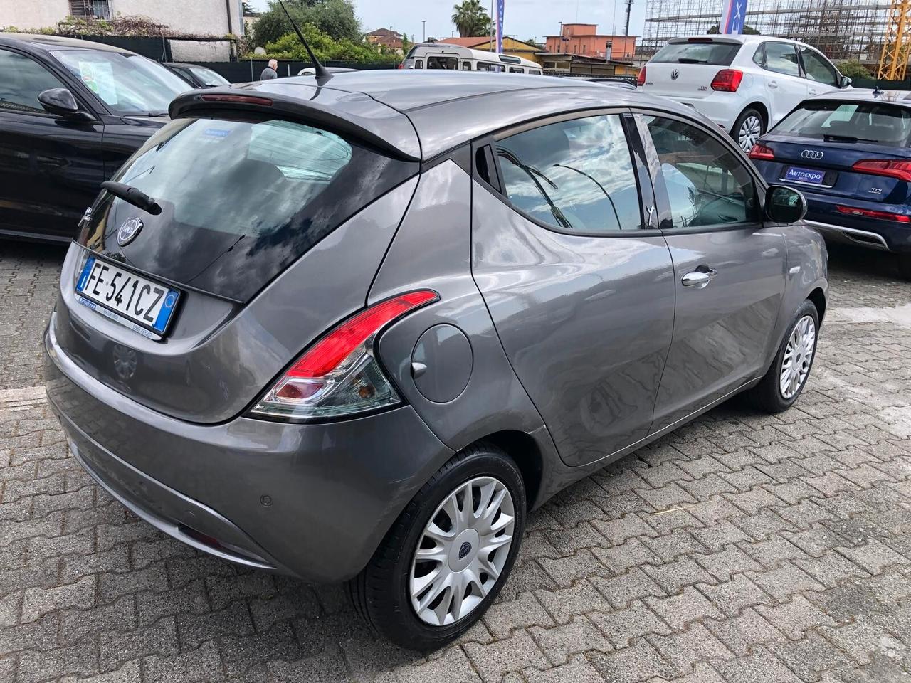 Lancia Ypsilon 1.2 69 CV 5 porte PLATINUM UNICO PROPRIETARIO GARANZIA EUROPEA 12 MESI RINNOVABILE