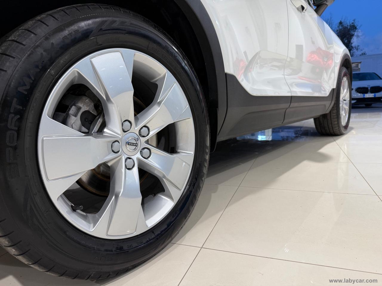 VOLVO XC40 D3 AWD Geartronic Momentum Pro