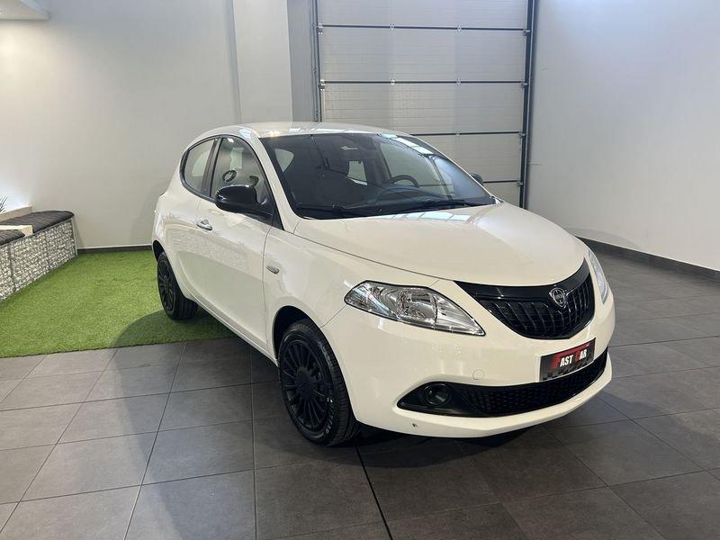 Lancia Ypsilon 1.0 FireFly 70cv Hybrid Silver