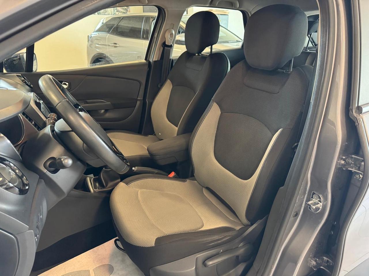Renault Captur 0.9 TCE BENZ 90CV S&S ZEN UNIPRO 2015