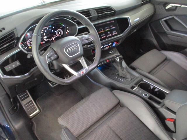 Audi Q3 SUV (35) Blackline 2.0 TDI 150CV S-Tronic