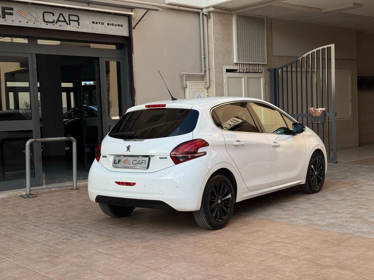 Peugeot 208 PureTech 82 cv 5 porte Allure