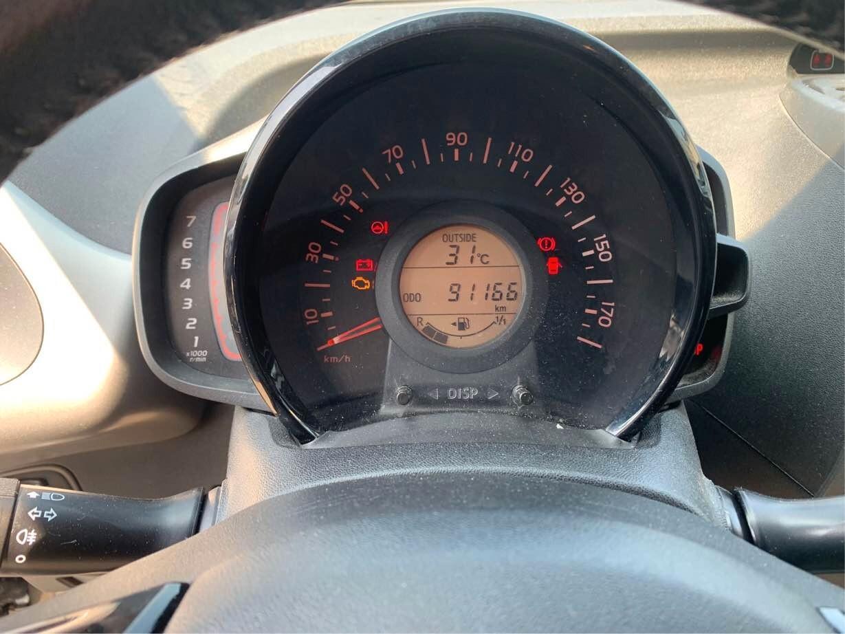 Toyota Aygo 1.0 VVT-i 69 CV x-play NEOPATENTATI