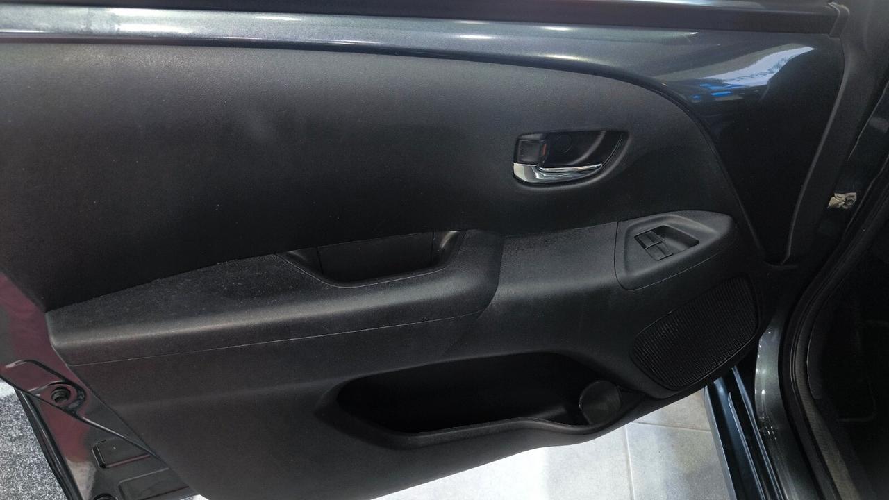 Toyota Aygo 1.0 VVT-i 69 CV 5 porte x-business MMT