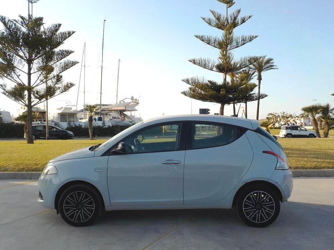 Lancia Ypsilon 1.0 FireFly 5 porte S&S Hybrid Ecochic Gold