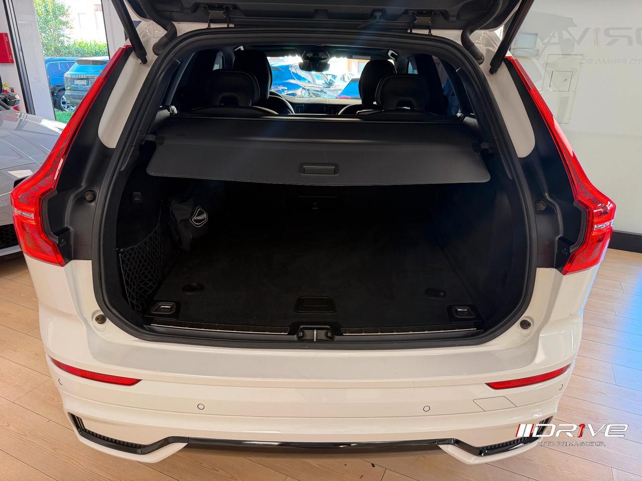 VOLVO XC60 (2017-->) XC60 B4 (d) AWD Geartronic...
