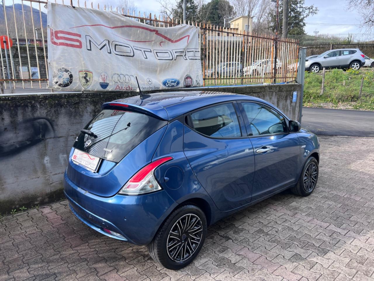 Lancia Ypsilon 1.0 FireFly 5 porte S&S Hybrid Ecochic Gold