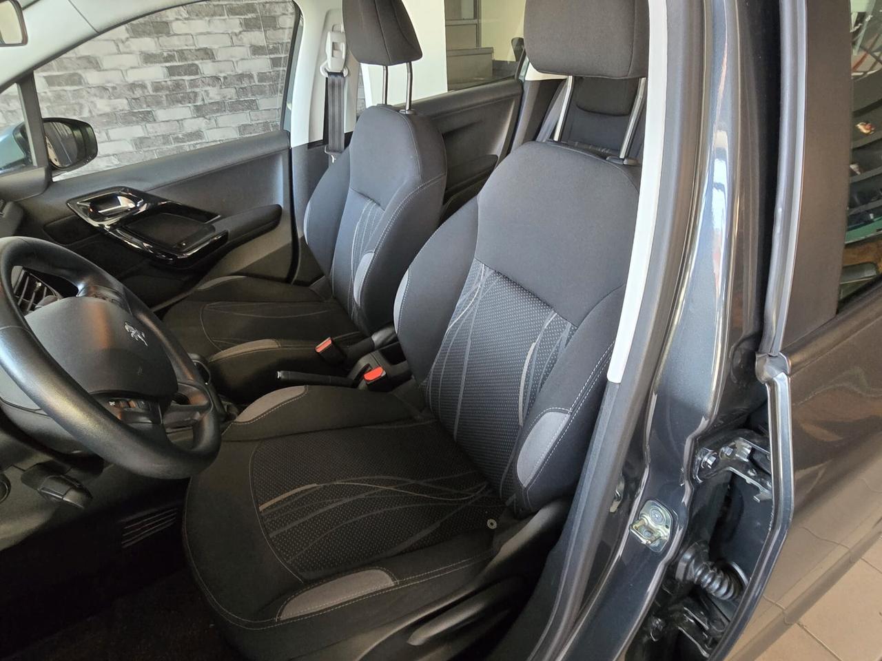 Peugeot 208 1.4 HDi 68 CV 5 porte Allure