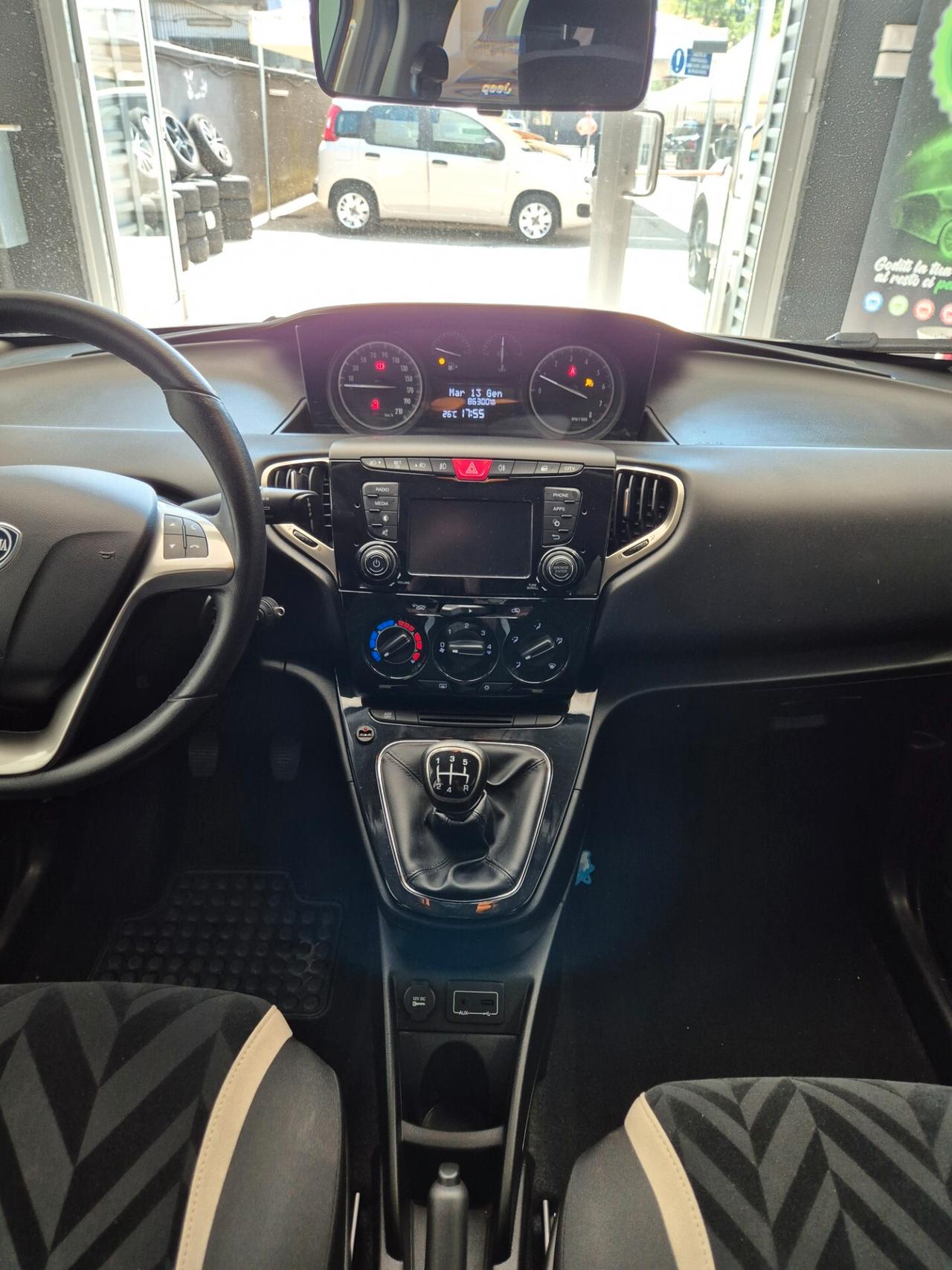 Lancia Ypsilon 1.2 69 CV 5 porte Gold