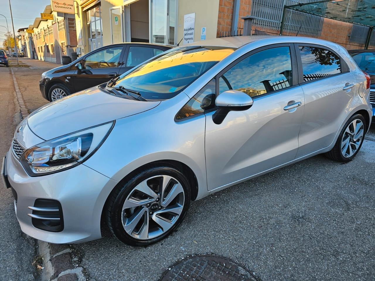 Kia Rio 1.4 CRDi 90cv Collection*Navi*Retrocamera*Neopatentati*E6*