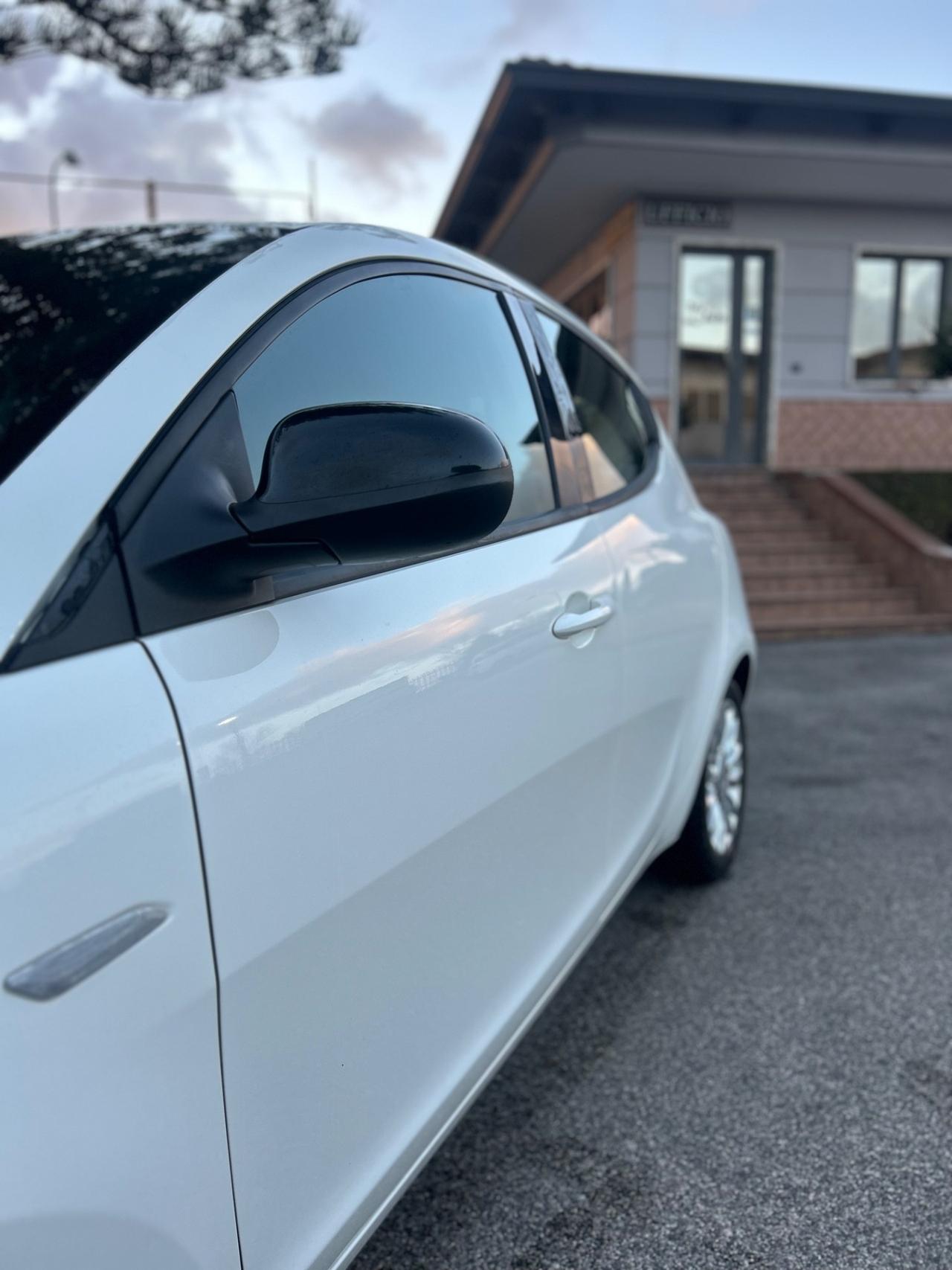 Lancia Ypsilon 1.2 69 CV 5 porte S&S Platinum