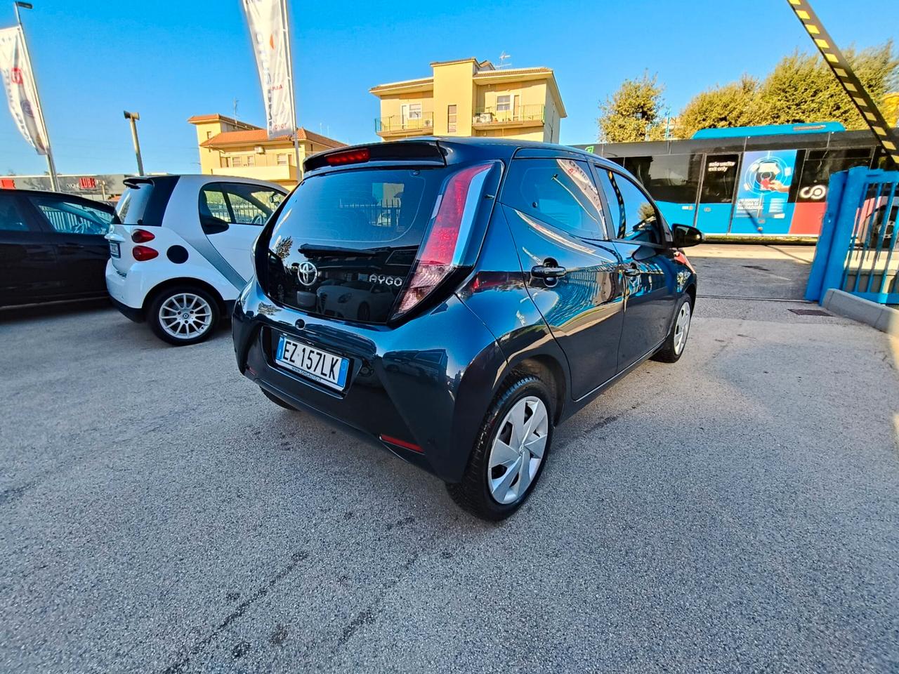 Toyota Aygo Connect 1.0 VVT-i 72 CV 5 porte x-play