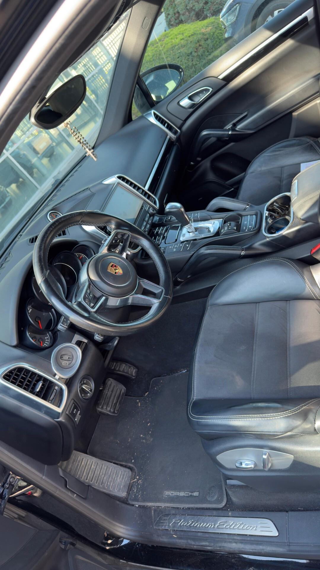 Porsche Cayenne 3.0 Diesel Platinum Edition - 2018