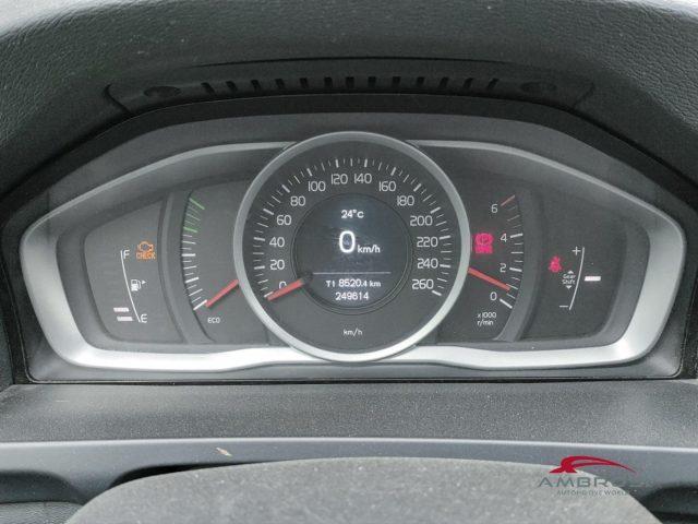 VOLVO V60 Cross Country D3