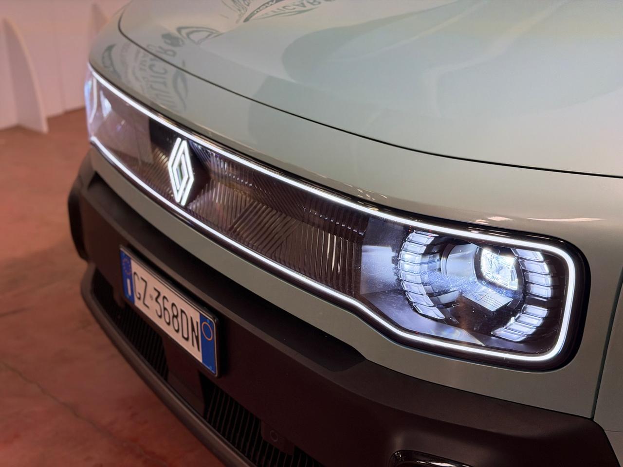 Renault 4 E-Tech Electric 150 CV Comfort Range Iconic