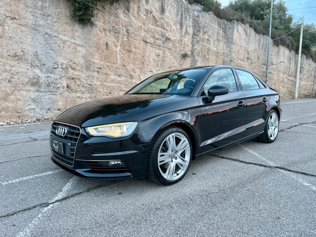 Audi A3 SEDAN/2.0 TDI 150CV/CERCHI 18"/LED/NAVI