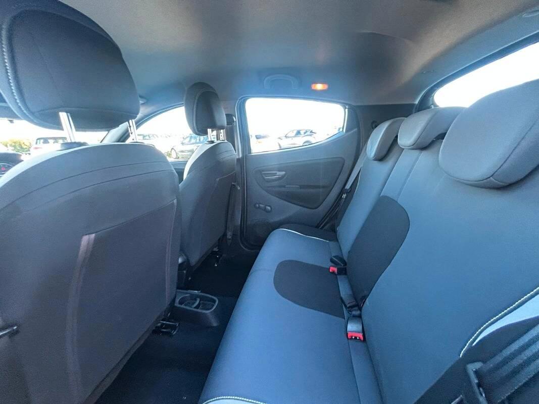 Lancia Ypsilon 1.2 8v Silver c clima 69cv