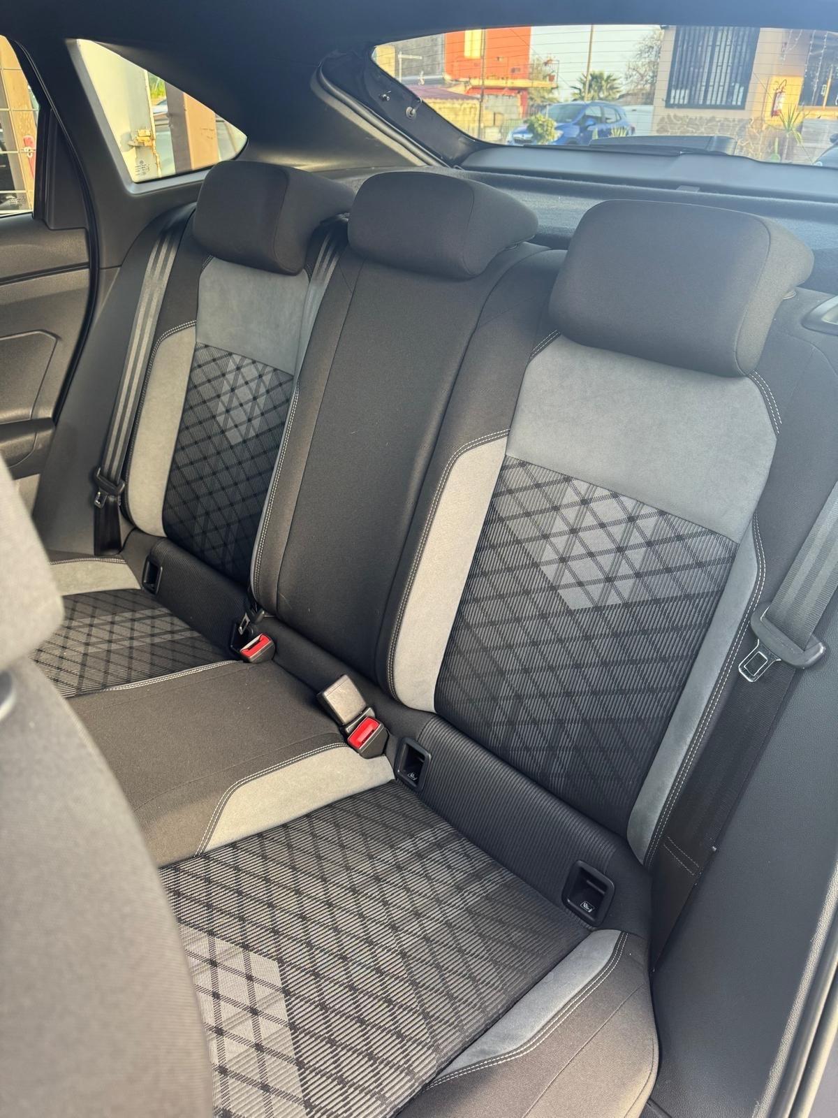 Volkswagen Taigo 1.0 TSI 110 CV DSG R-Line