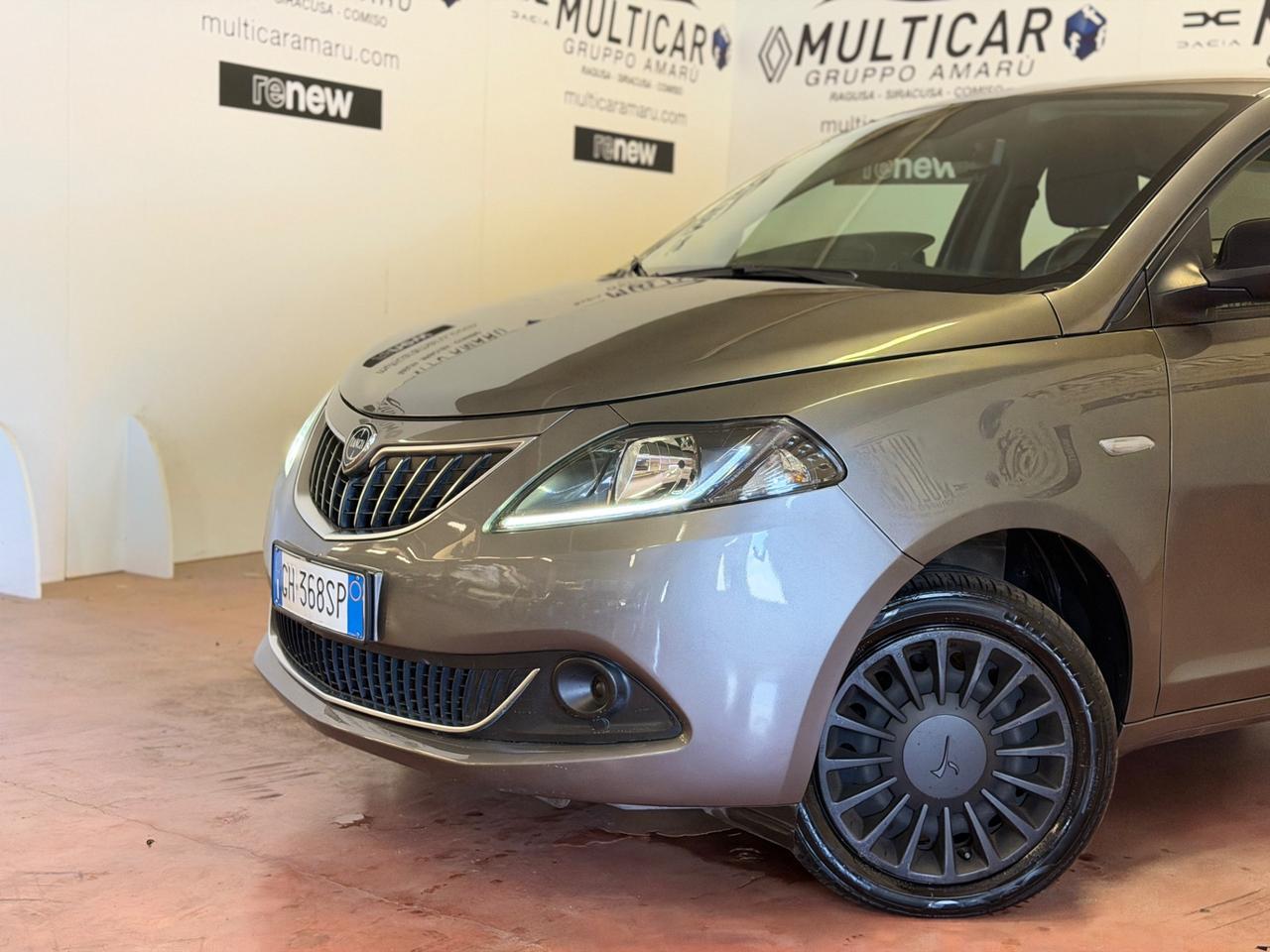 Lancia Ypsilon 1.0 FireFly 5P Hybrid Silver