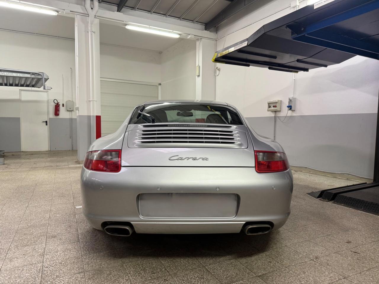 Porsche 911 Carrera manuale