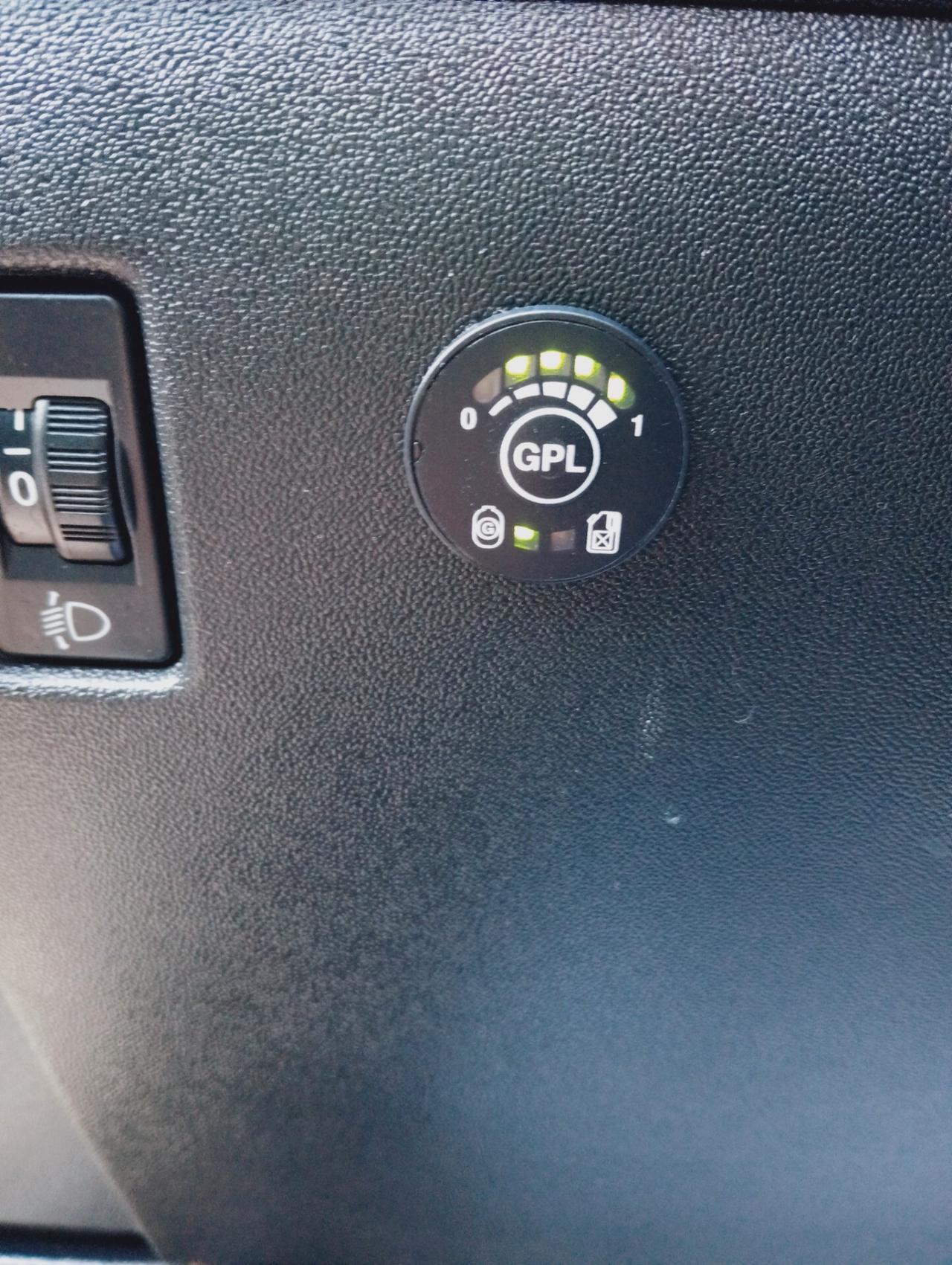 Peugeot 208 PureTech 82 5p. GPL Access