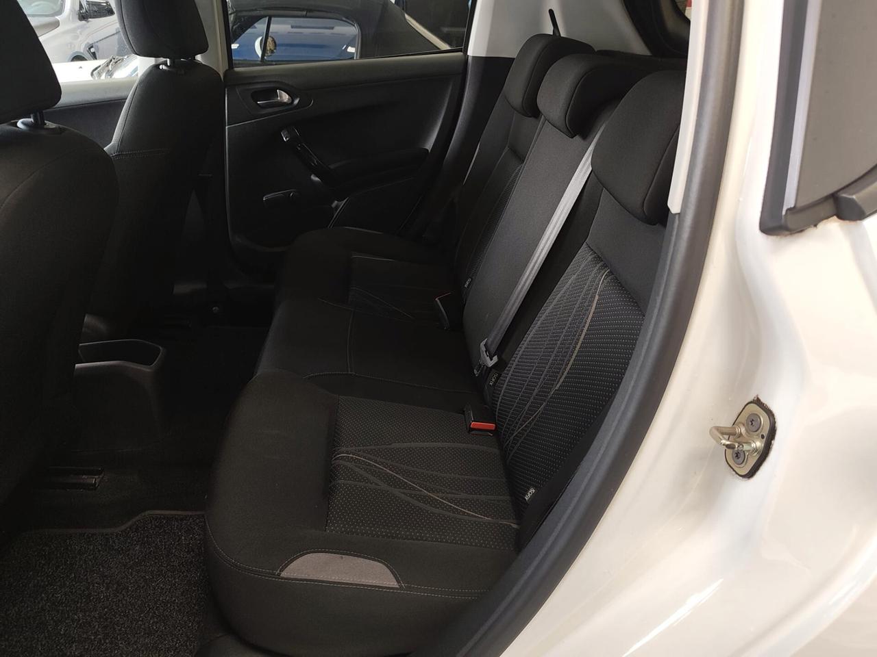 Peugeot 208 AUTOMATICA TETTO/NEOPATENTATI