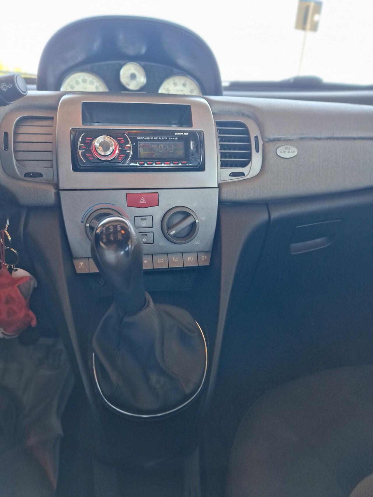 Lancia Ypsilon 1.3 Multijet 16V Argento
