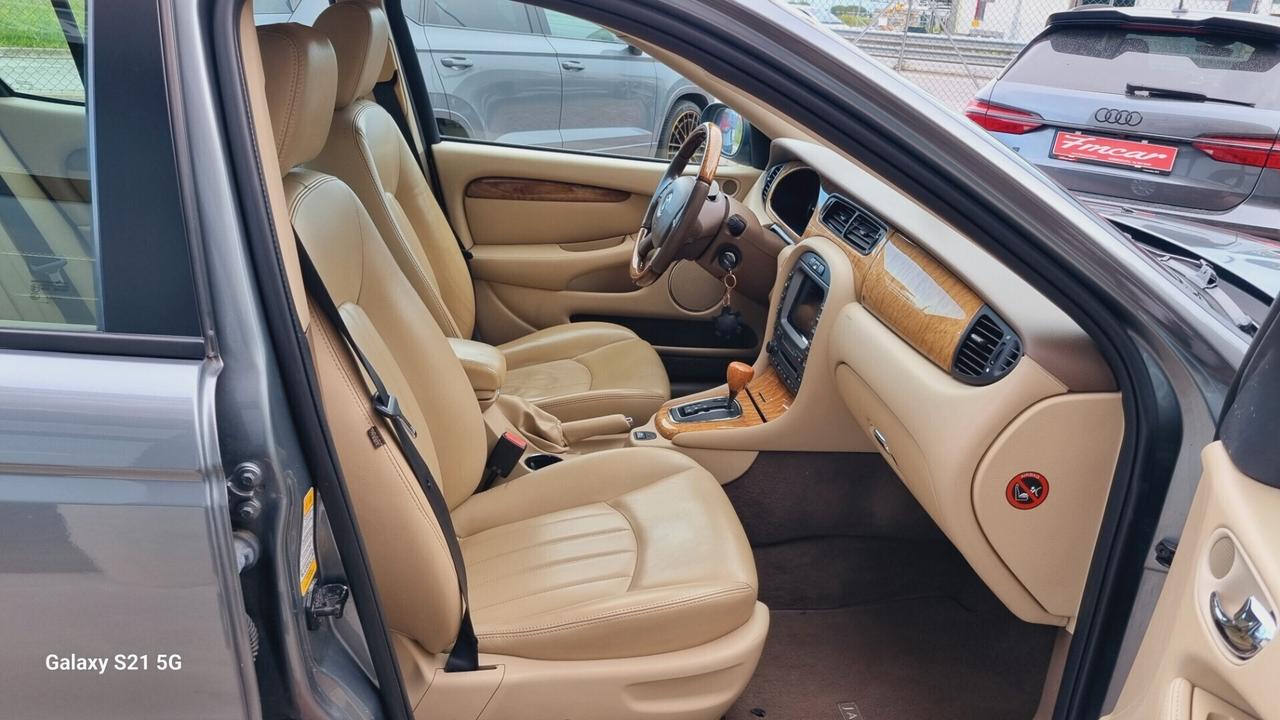 Jaguar X-Type 2.5 V6 24V cat Executive
