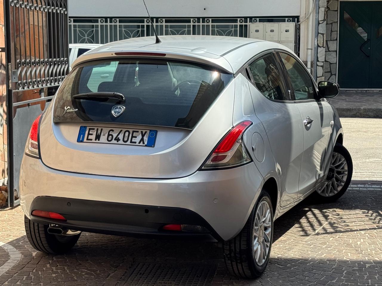 Lancia Ypsilon 1.2 69 CV 5 porte S&S Silver
