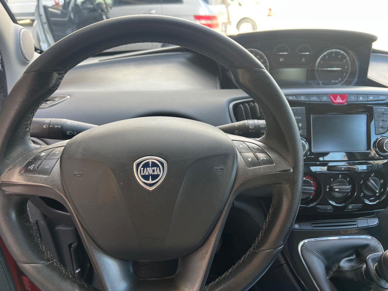 Lancia Ypsilon 0.9 TwinAir 85 CV 5 porte Metano Ecochic Silver