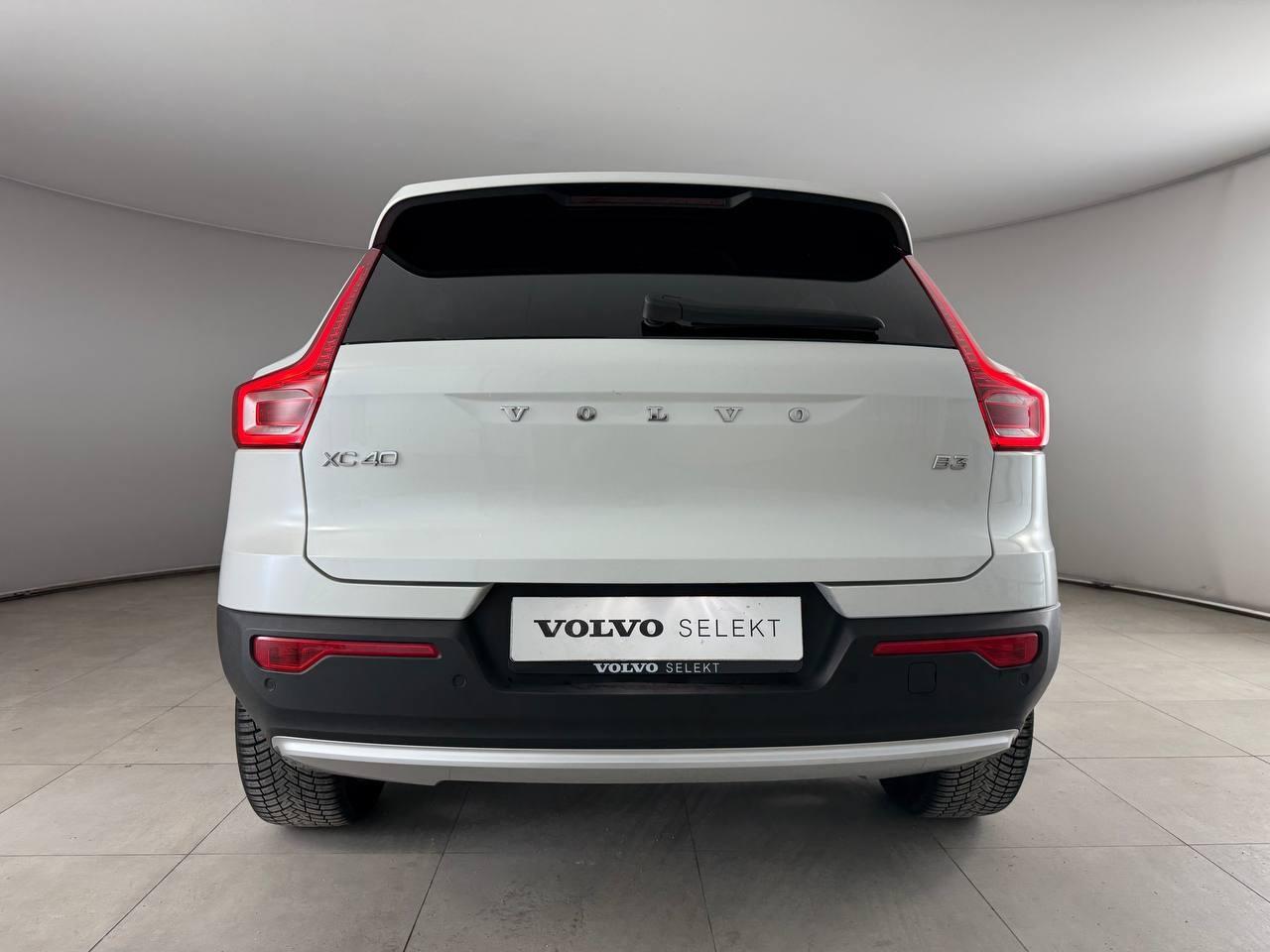 VOLVO XC40 2023 - XC40 2.0 b3 Core auto