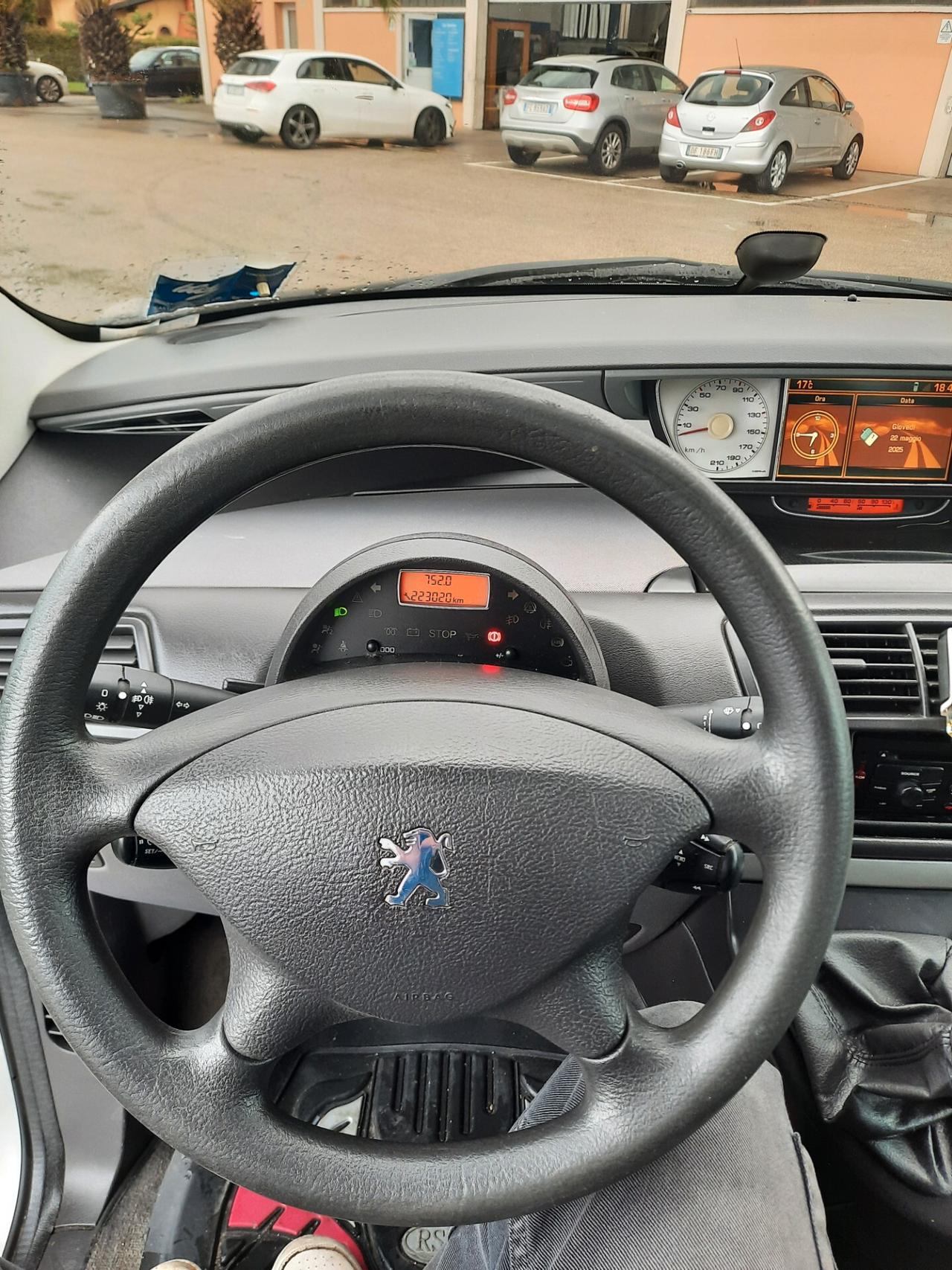Peugeot 807 2.0 HDi FAP SV 7 POSTI
