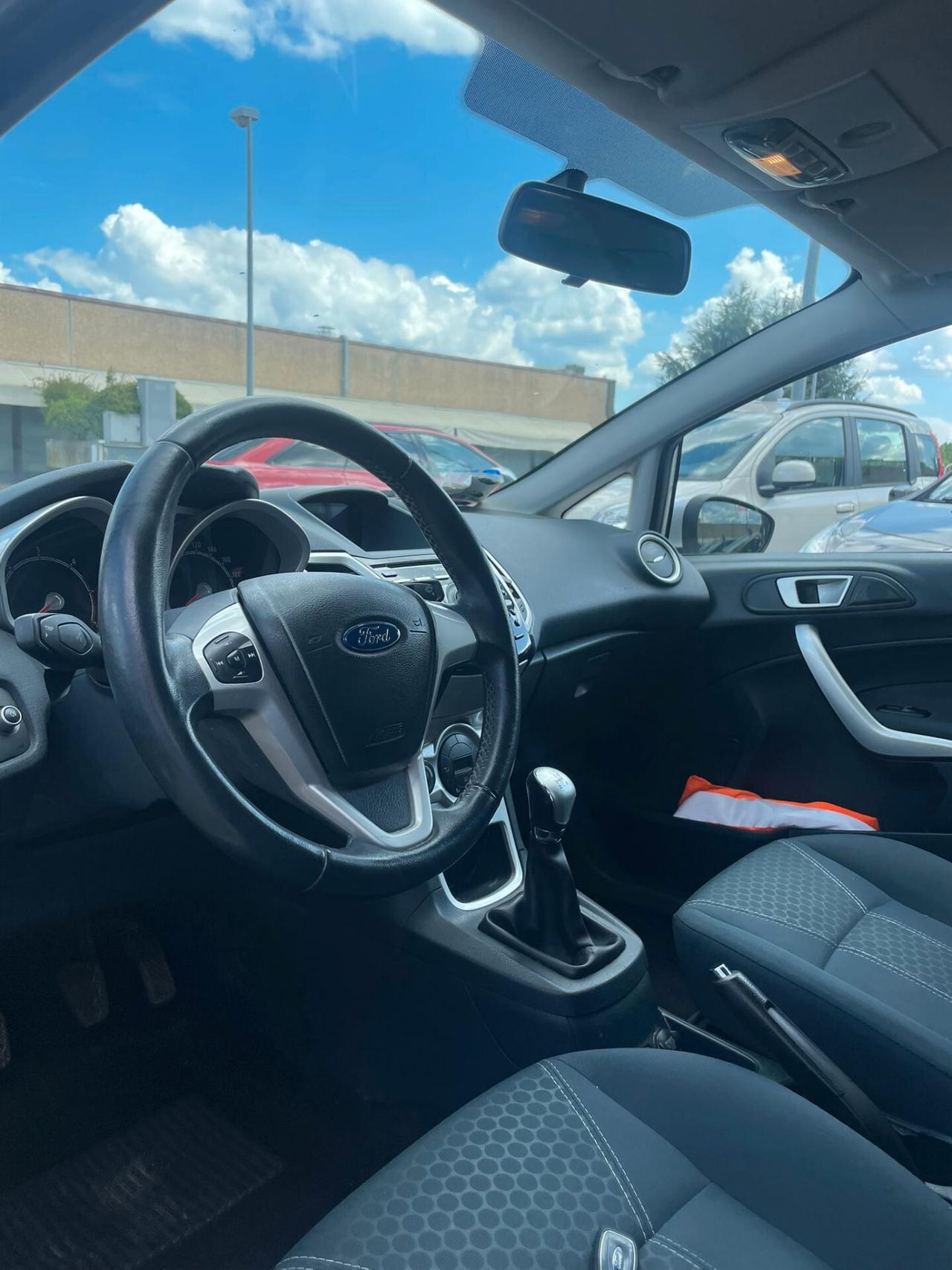 Ford Fiesta 1.4 TDCi 70CV 5 porte Titanium