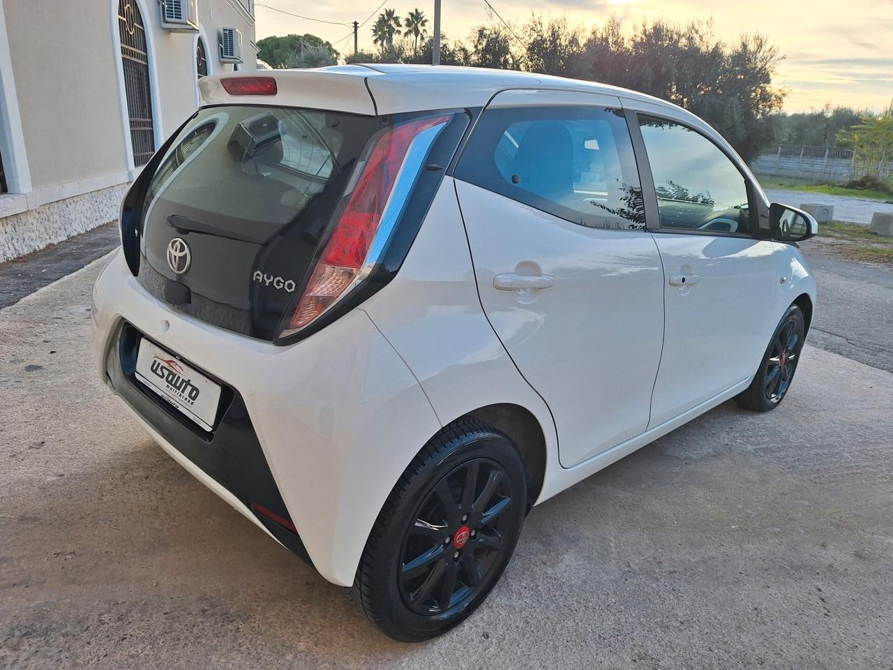Toyota Aygo 1.0 5 porte x-play PERFETTA FULL